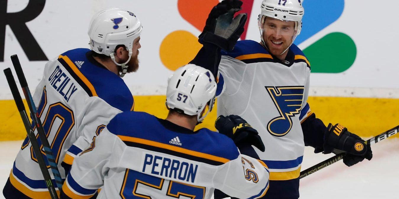 St Louis Jaden Schwartz, till höger, gjorde hattrick mot San Jose.