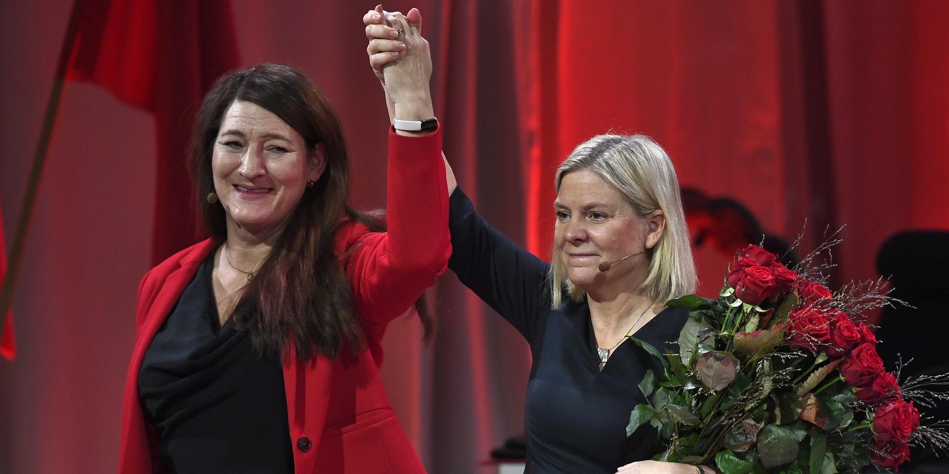 Statsminister Magdalena Andersson och LO:s ordförande Susanna Gideonsson efter talet på LO:s pågående kongress i Folkets Hus i Stockholm. 
Foto: Claudio Bresciani / TT