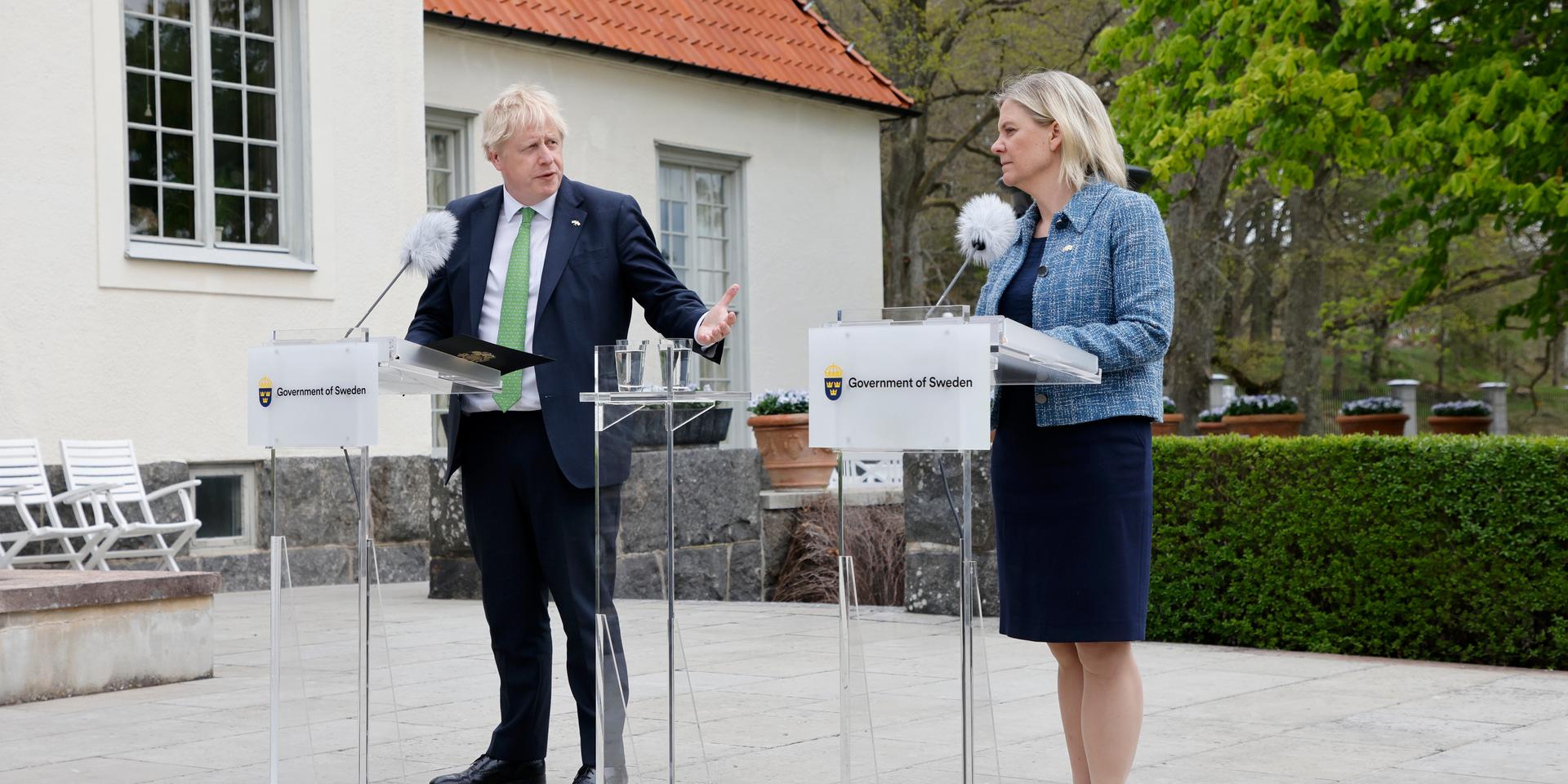 Storbritanniens premiärminister Boris Johnson och statsminister Magdalena Andersson håller en pressträff efter sitt möte på Harpsund.