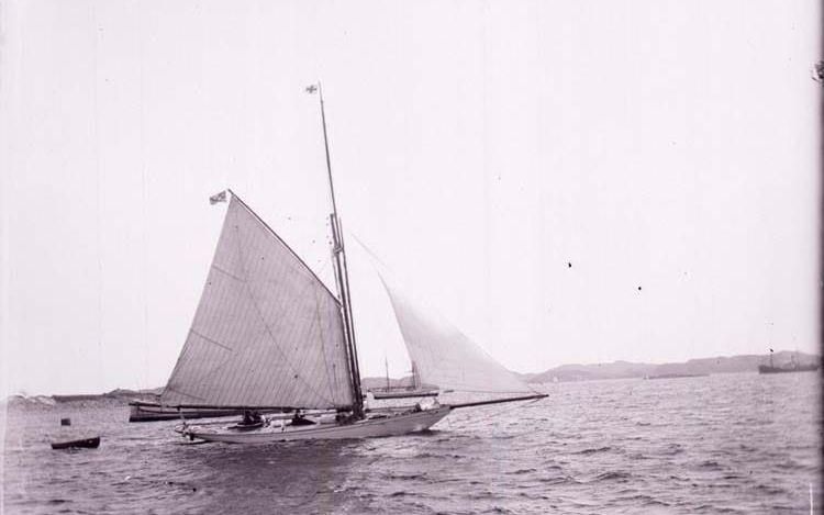 Hundra bilder på fartyg och båtar - från Strömstad till Laholm 