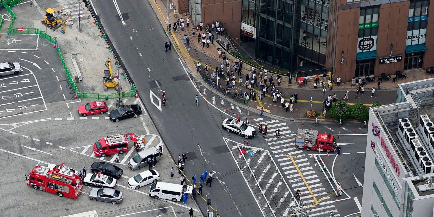 Shinzo Abe flögs svårt skadad i helikopter till sjukhus.