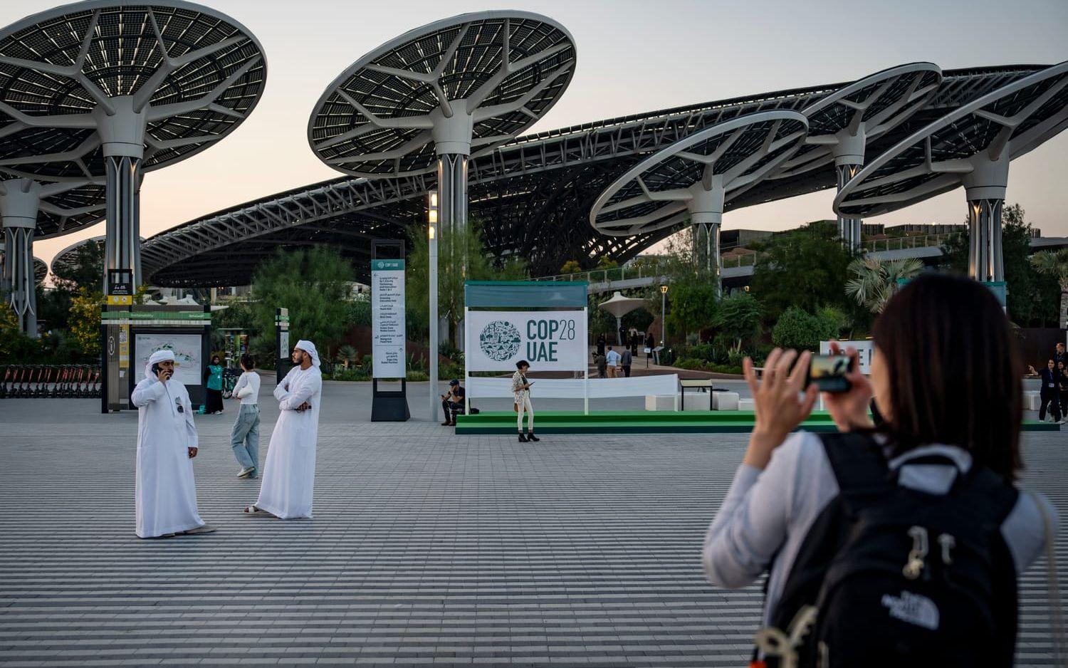 Mötet äger rum i området Expo 2020 Dubai där det, som namnet antyder, var världsutställning för några år sedan.