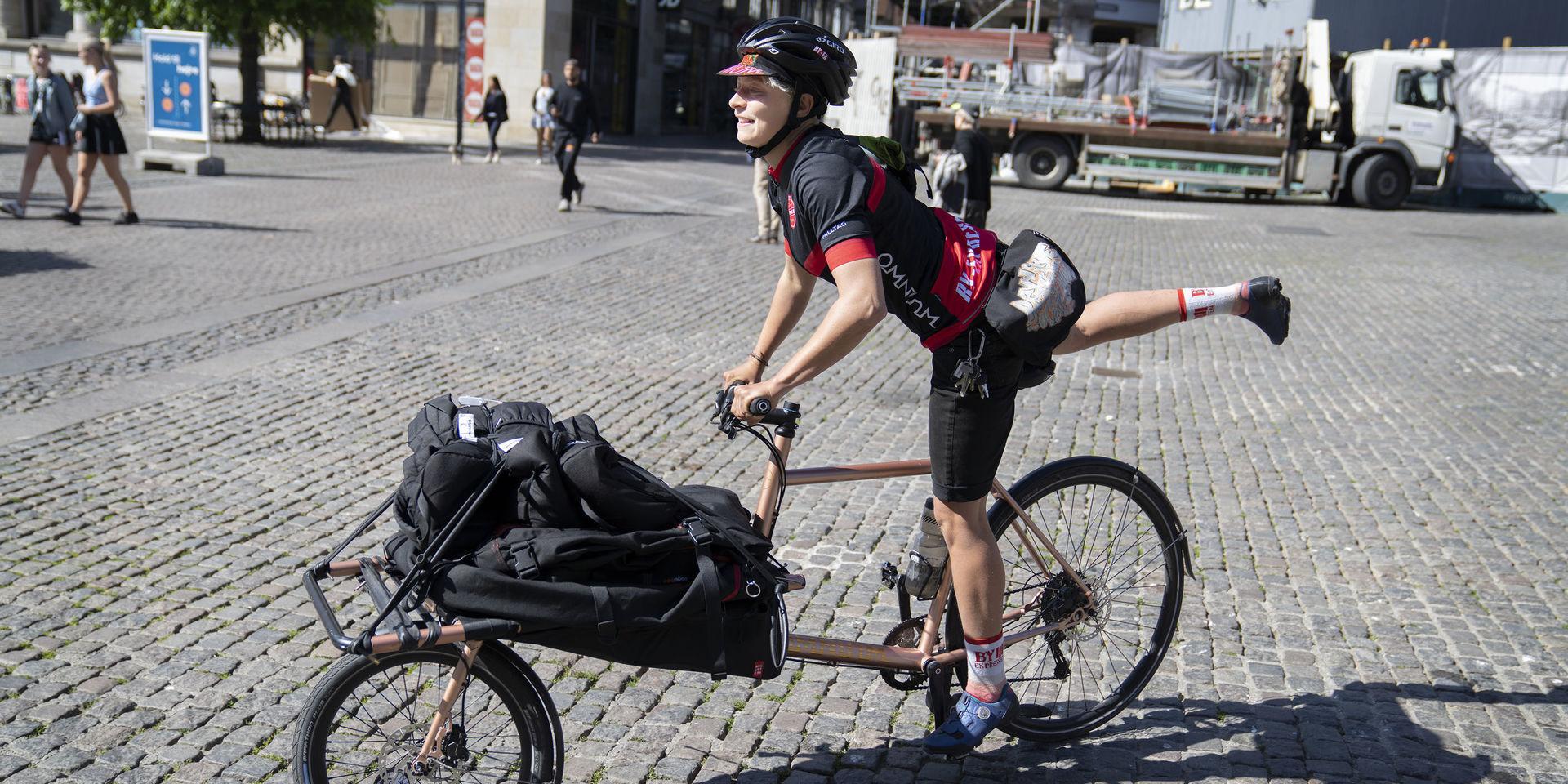 Eva Marlene Müller jobbar som cykelbud i Köpenhamn.