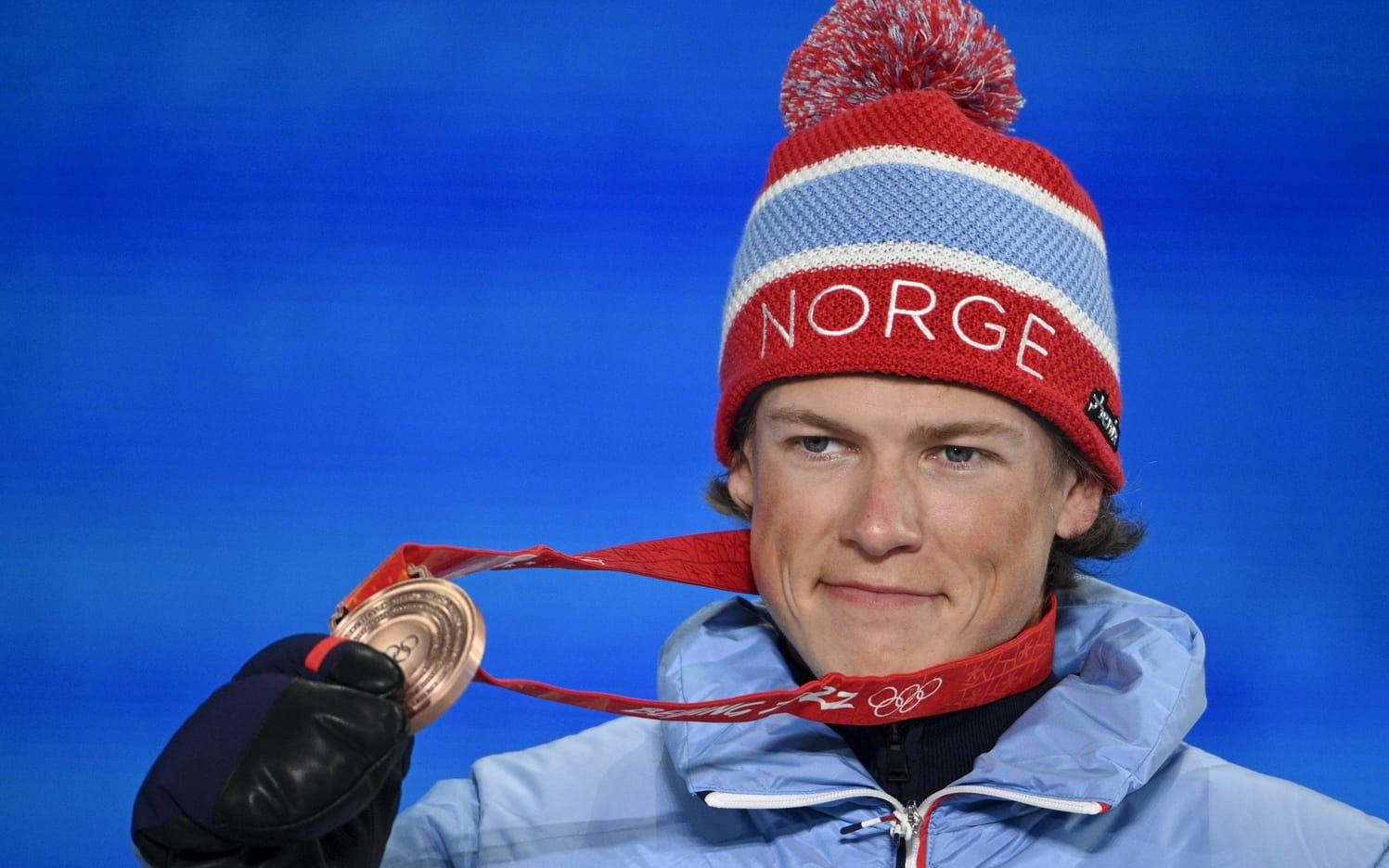 Längdåkningens världsstjärnor Johannes Hösflot Kläbo, Calle Halfvarsson oc h och Therese Johaug vill se att det internationella skidförbundet,Fis, agerar.