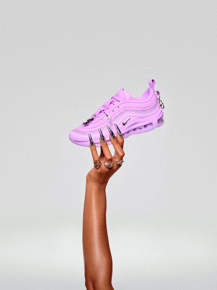 Artisten Megan Thee Stallion har gjort skor ihop med Nike.