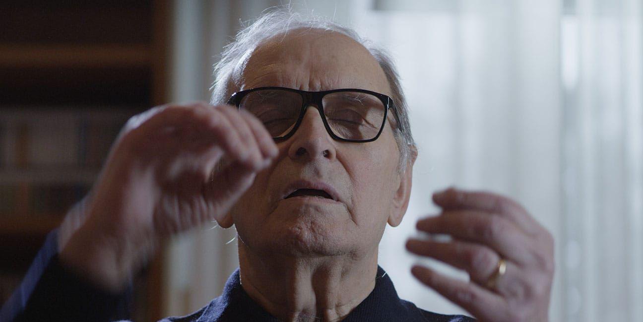 Ennio Morricone (1928-2020) vann till slut ändå den Oscar han var värd – och så länge ältade att han inte fick. GP:s filmkritiker Mats Johnson ser en ambitiös dokumentär och minns en musikalisk ikon.