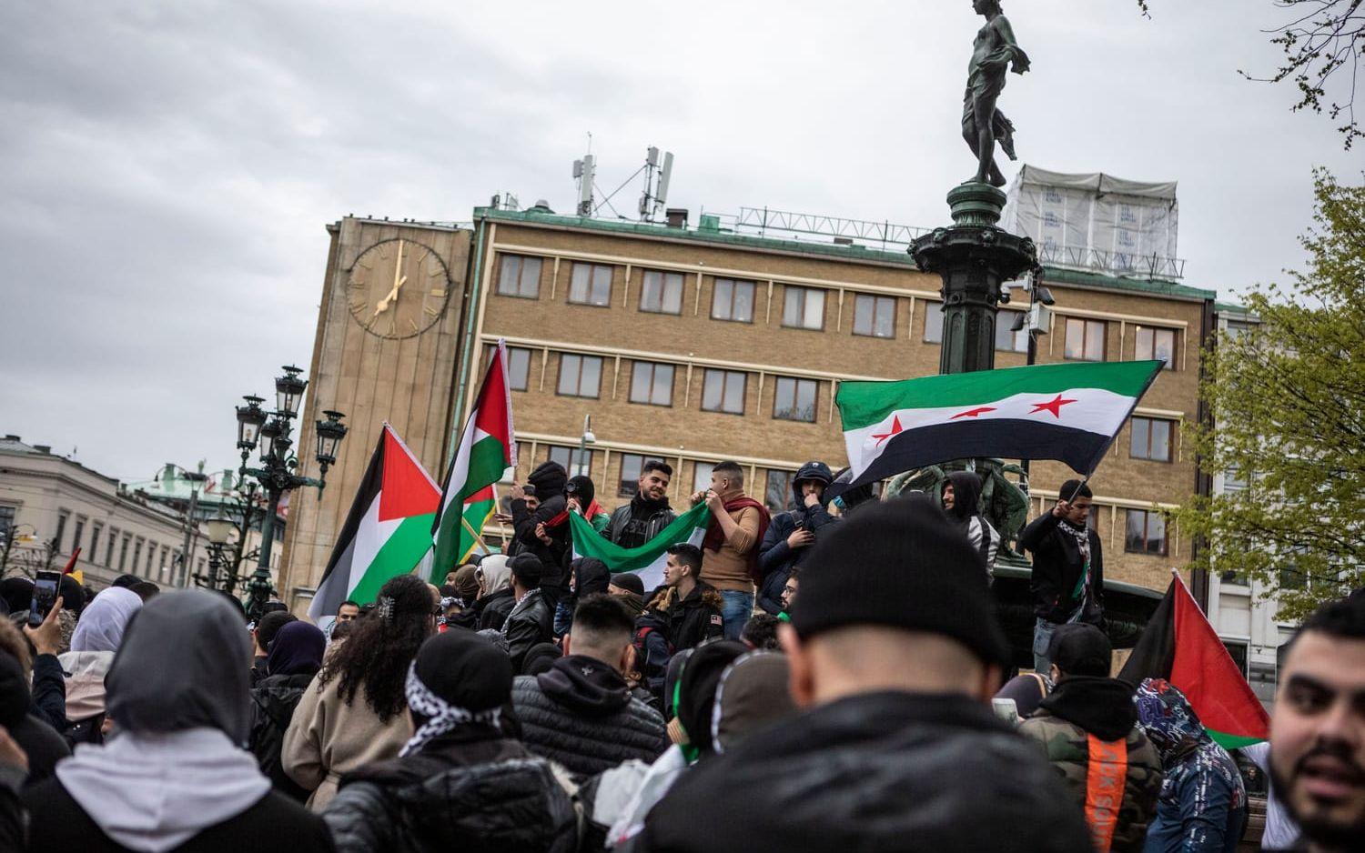 Polisen försökte flera gånger upplösa demonstrationen.