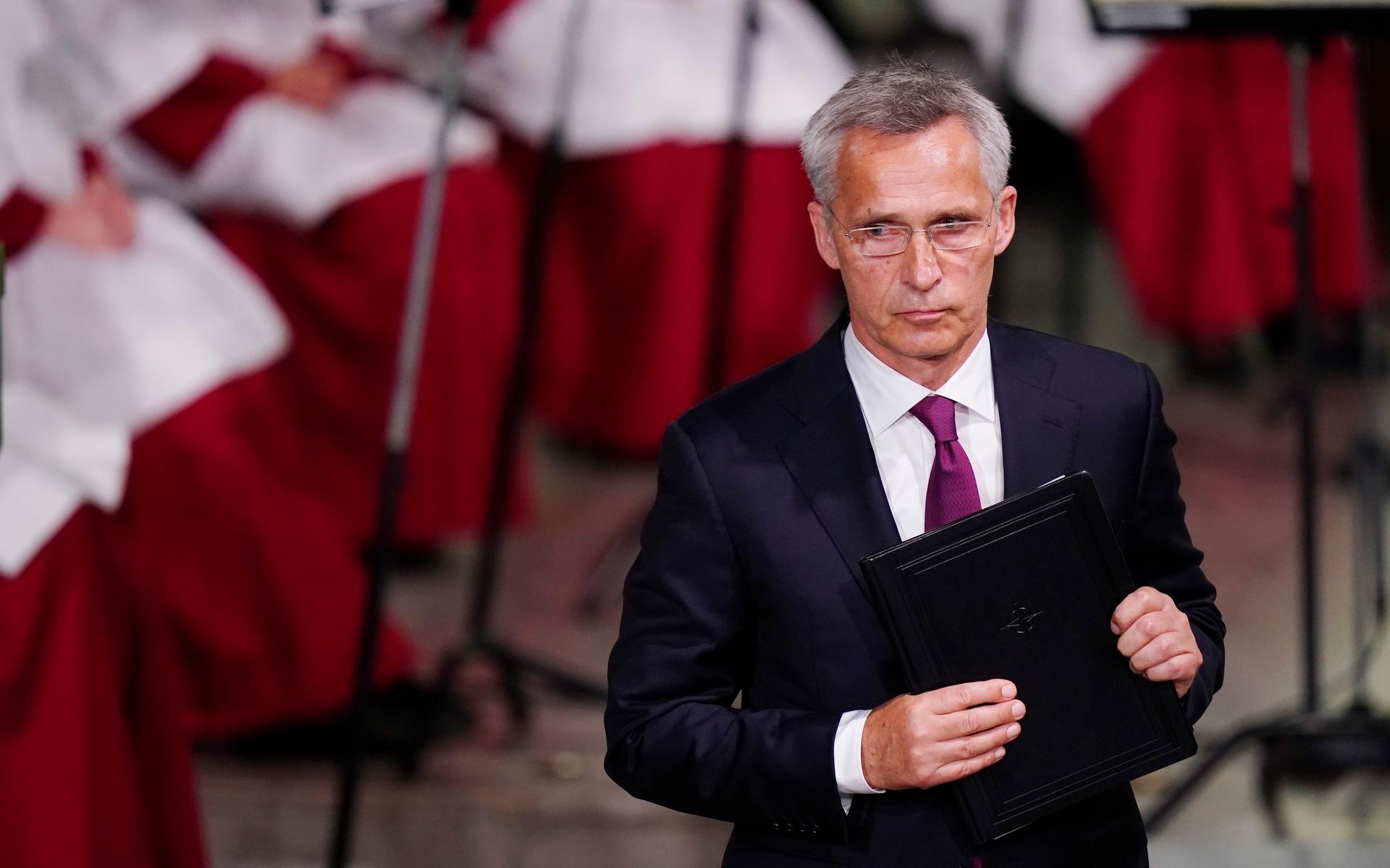 Jens Stoltenberg efter sitt tal under gudstjänsten i domkyrkan i Oslo.