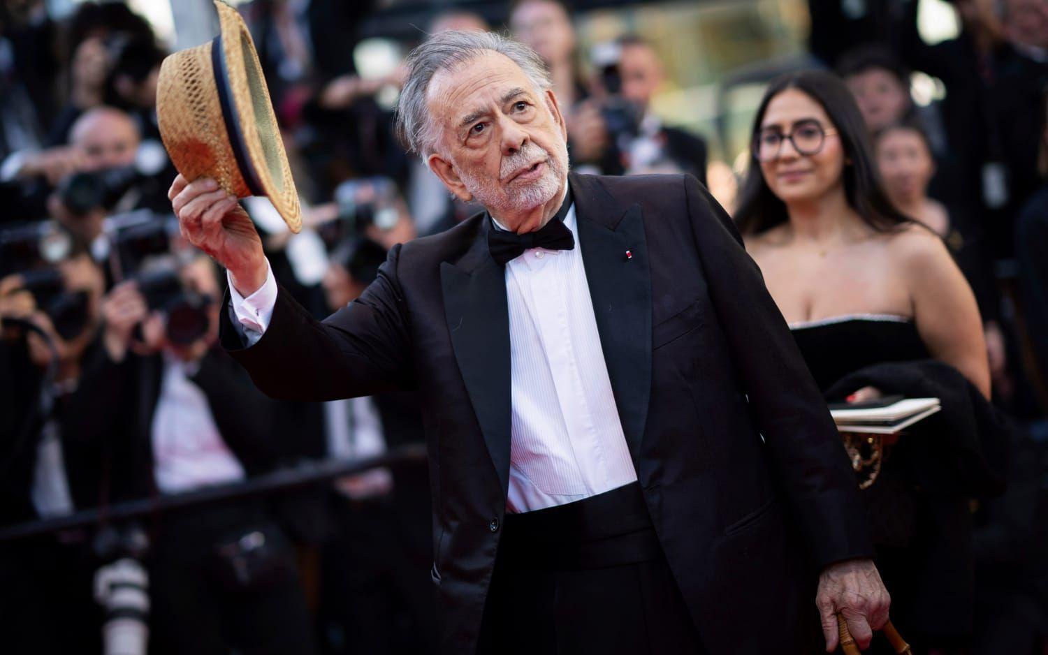 Regissören Francis Ford Coppola på väg in för att premiärvisa ”Megalopolis”, en film han fick idén till 1977, började arbeta med 1983, och alltså slutförde... nu.