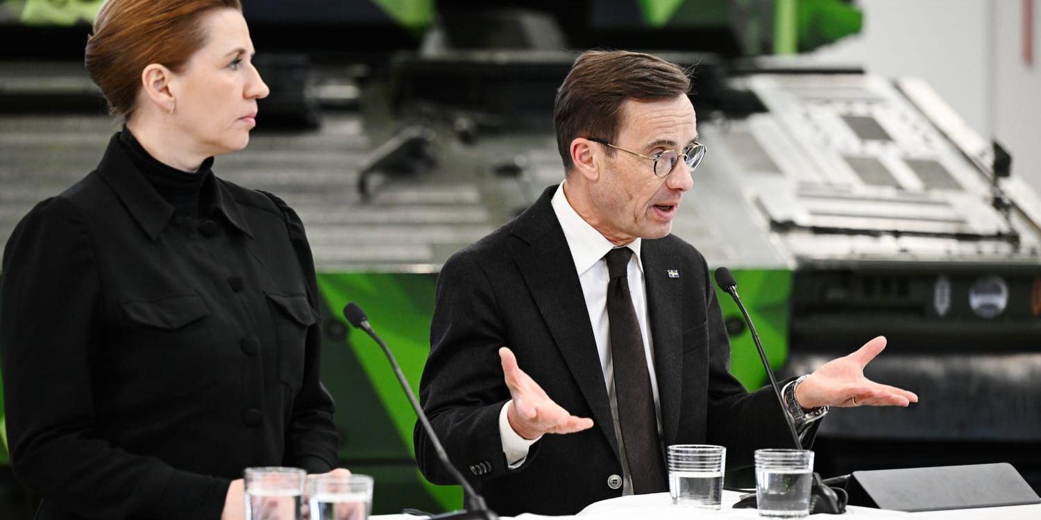 Statsminister Ulf Kristersson (M) och Danmarks statsminister Mette Frederiksen vid ett besök hos försvarsföretaget BAE Systems Hägglunds i Örnsköldsvik.