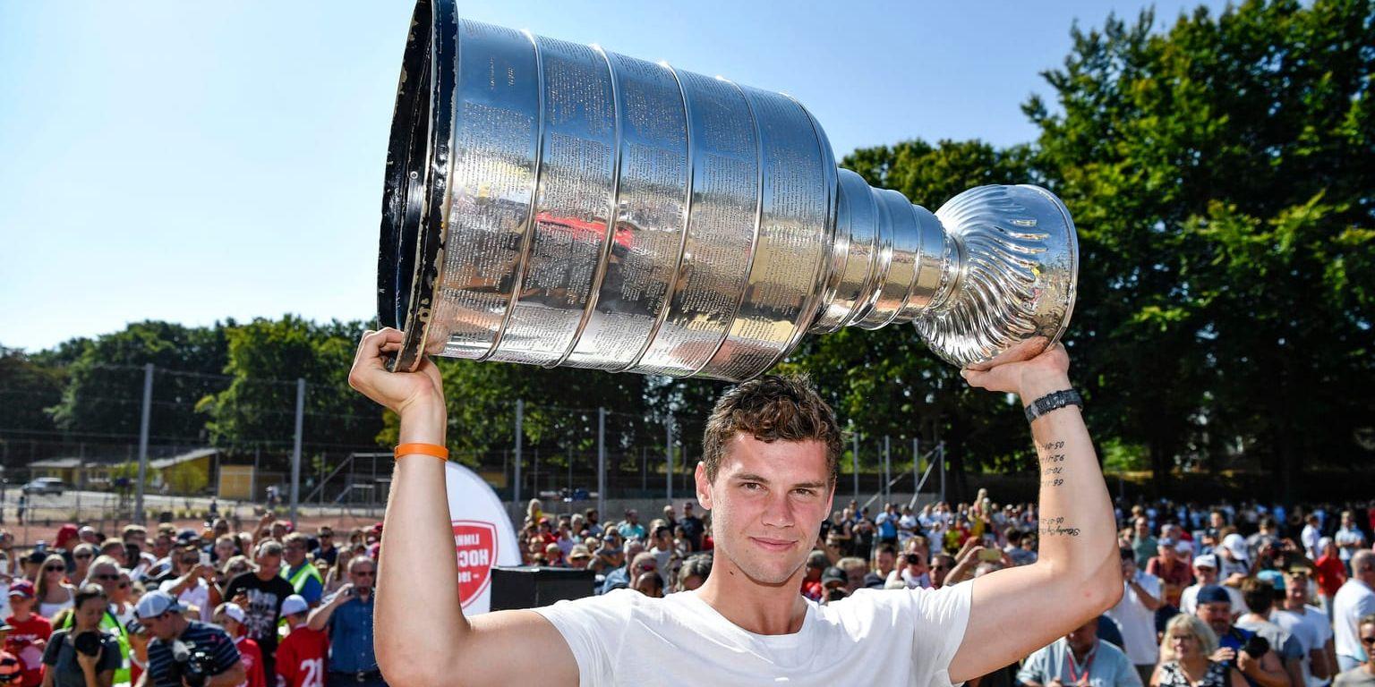 André Burakovsky med Stanely Cup-bucklan. Arkivbild.