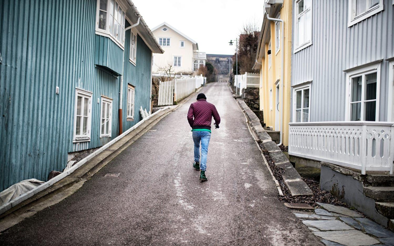 Ålderns behag. Att bli gammal medför inte bara nackdelar. ”Jag har blivit ganska lättroad. När jag var tonåring tyckte jag att det där med att vara på landet var outhärdligt. Nu finns det inget som är vackrare än att titta på en ko som stillsamt betar, eller de första vårfåglarna. För varje år som går blir våren mer och mer smärtsamt vacker”, säger Per Hagman. Bild: Lisa Thanner