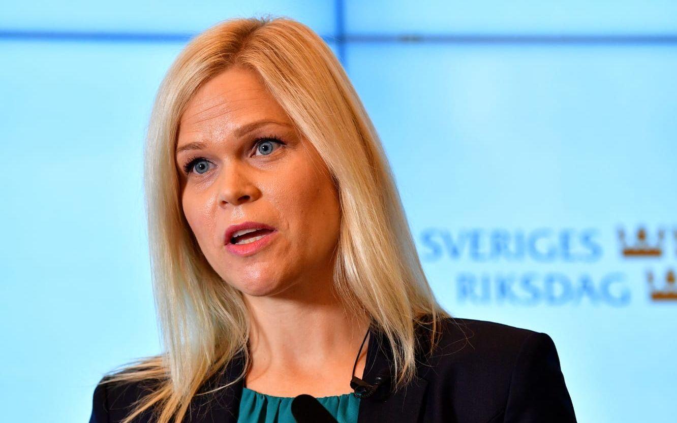 Paulina Brandberg, jämställdhets- och biträdande arbetsmarknadsminister ställer sig frågande till Paolo Robertos uttalande att kvinnan sålde sex helt frivilligt. ”Sa i förhör att hon var utsatt och befann sig i en situation där hon inte hade något annat val”.