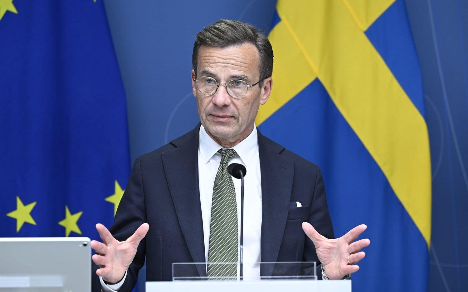 Statsminister Ulf Kristersson (M) under pressträff där  nyhet om bidragssystemet presenteras.
