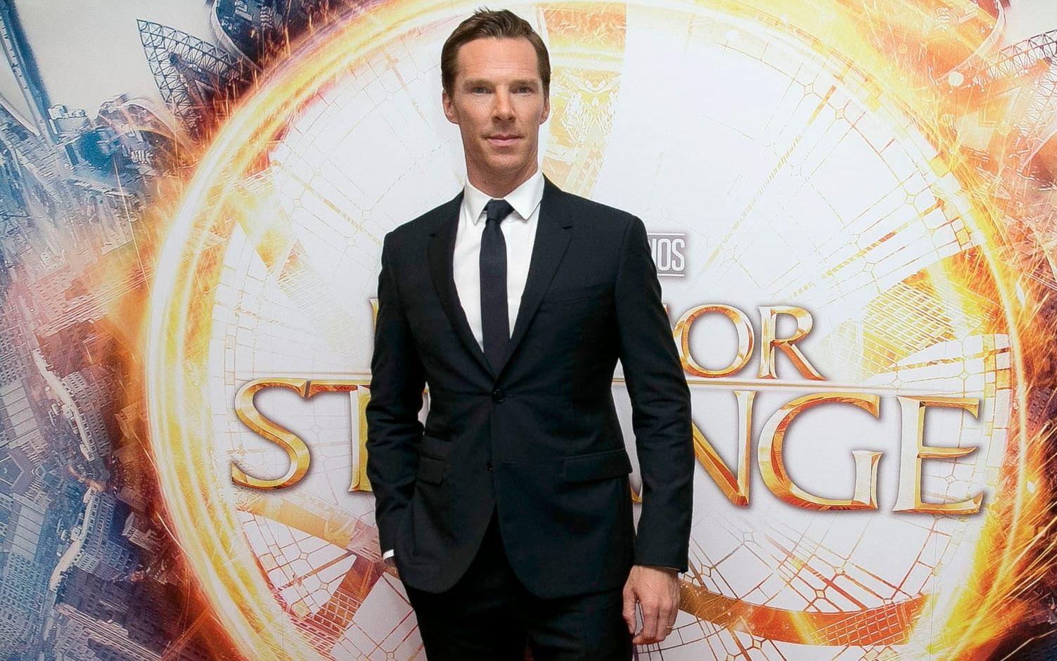 Och om det alltså rådde något tvivel om att parallella dimensioner blir den stora utmaningen för hjältarna i fas fyra heter den nya Doctor Strange-filmen rent av ”multiverse of madness”. Benedict Cumberbatch återvänder i sin roll som kirurgen och magikern Stephen Strange. Exakt vad ”the sorcerer supreme” kommer att göra för sinnesböjande handlingar i sin nya film är dock oklart.