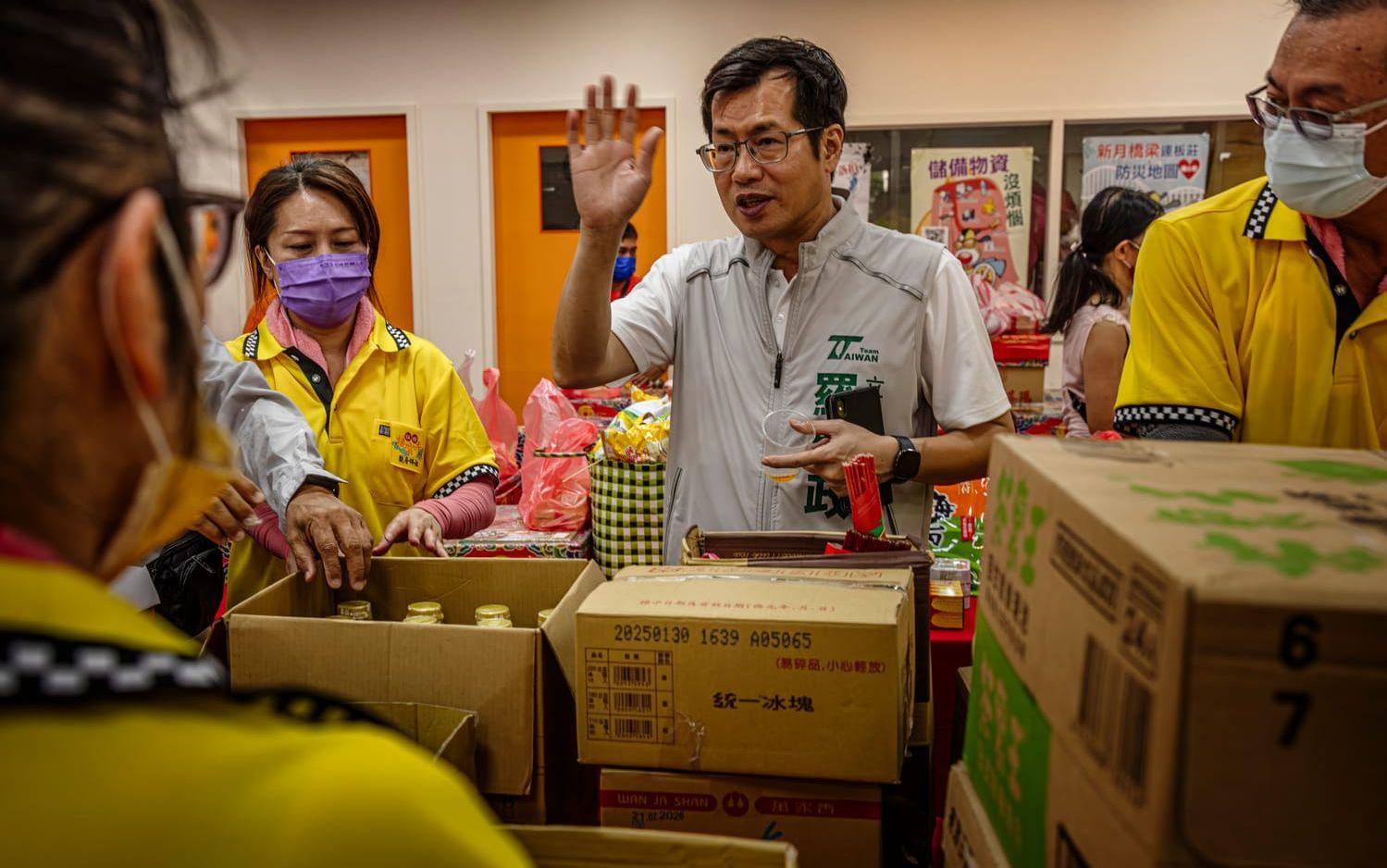 Mitt i valarbetet är han också orolig för att Kina ska komma att lägga sig i det taiwanesiska valet.