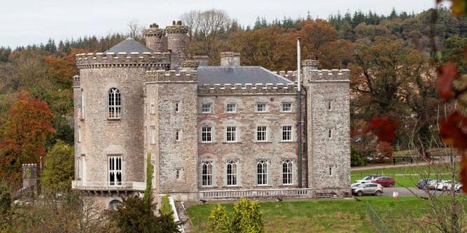 Konsertområdet på Slane Castles ägor har plats för över 80 000 åskådare.