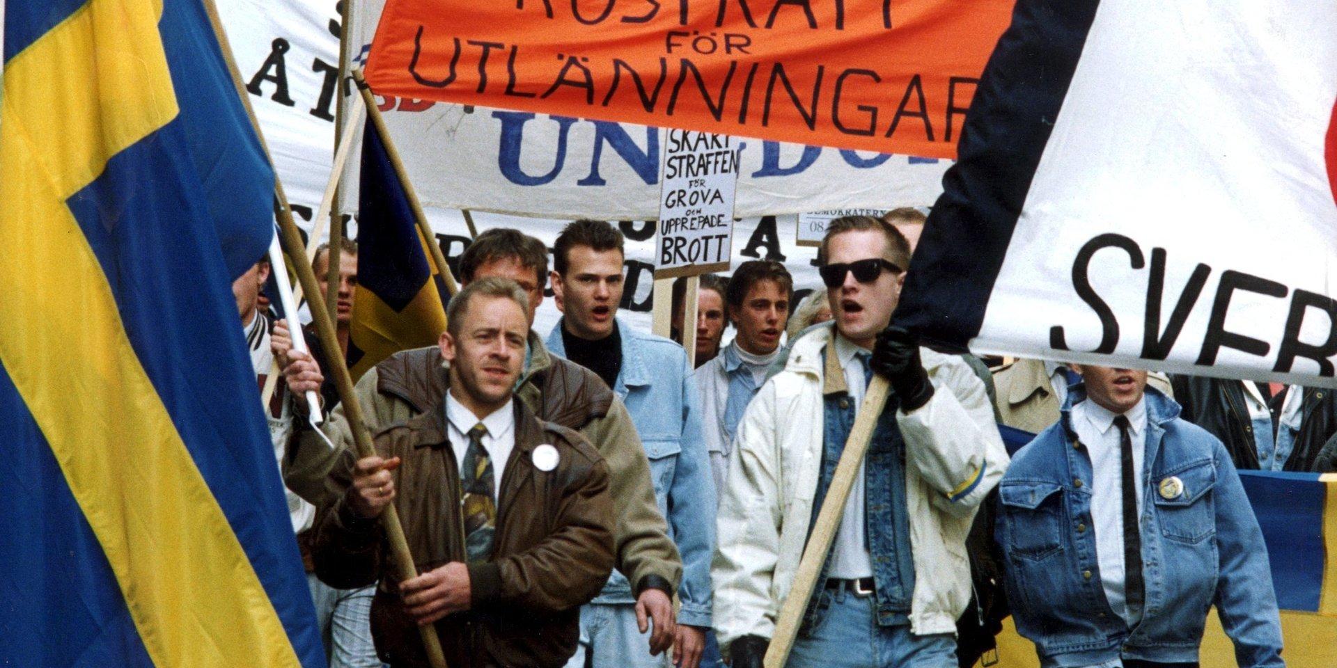 Sverigedemokrater demonstrerar på en bild från april 1991.