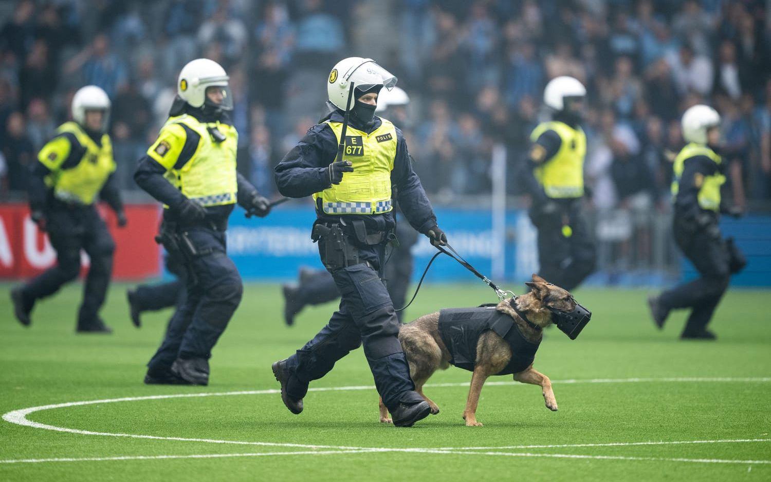 Skandalscener under derbyt i Stockholm. 