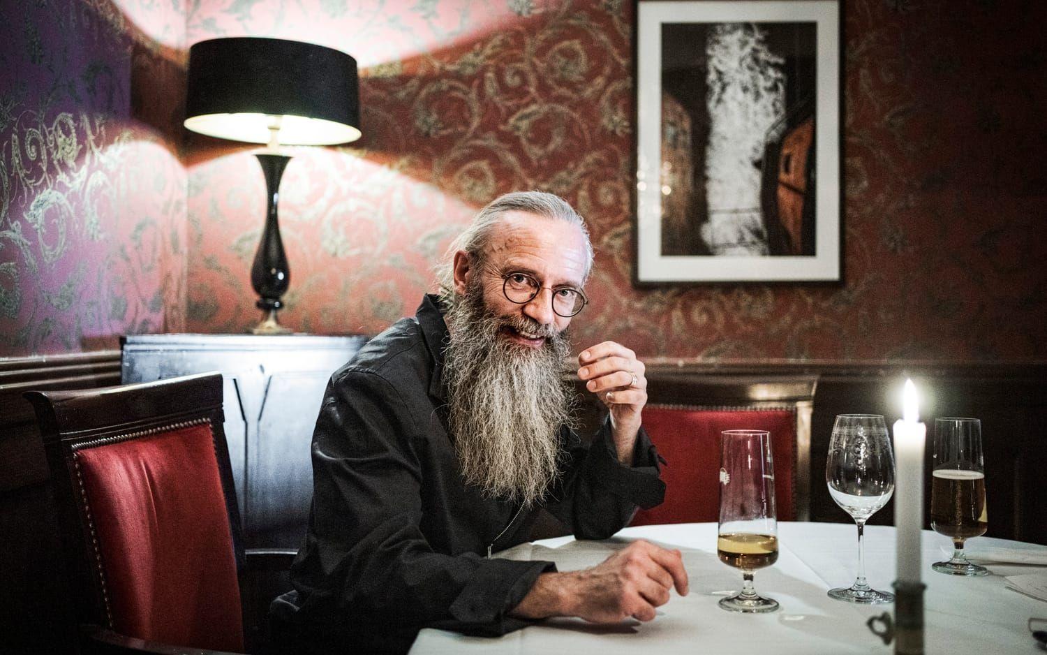 Sture Hegerfors möter Henrik Zetterberg över en lunch på Hotell Eggers.