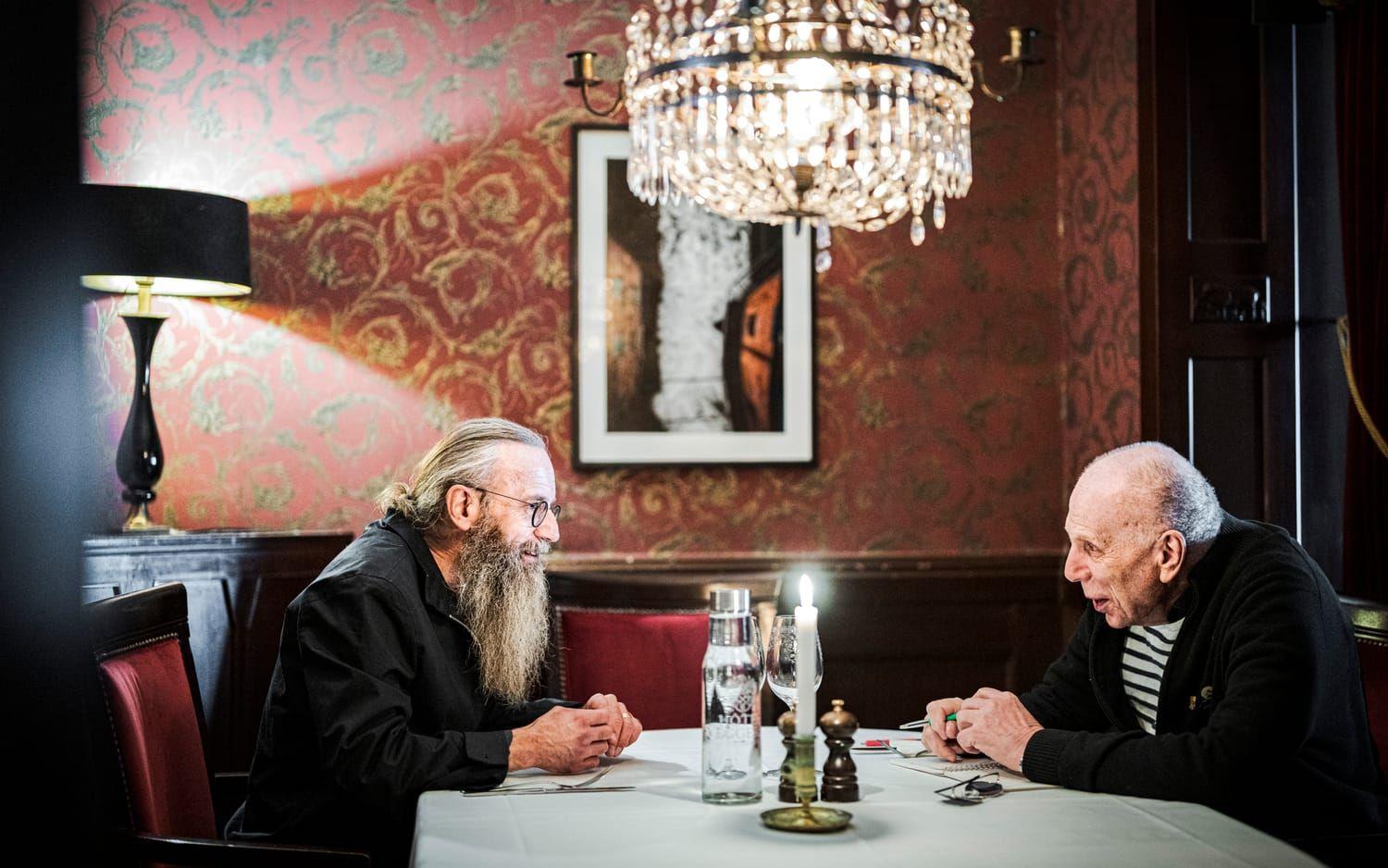 Sture Hegerfors möter Henrik Zetterberg över en lunch på Hotell Eggers.