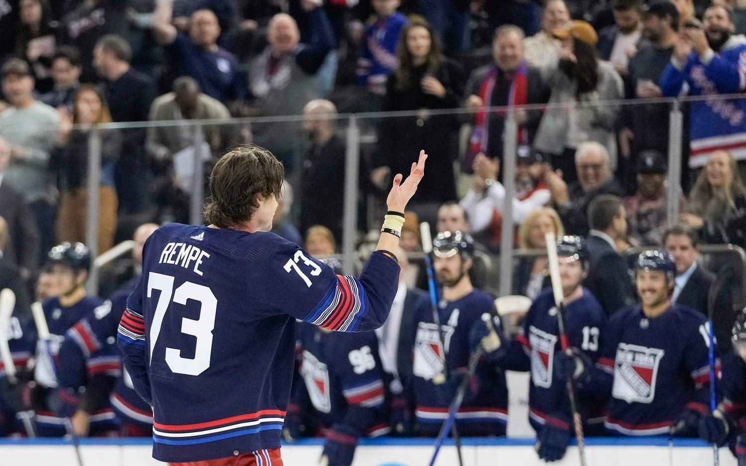 I mötet mellan New York Rangers och New Jersey Devils rök samtliga spelare på isen ihop redan på nedsläpp.