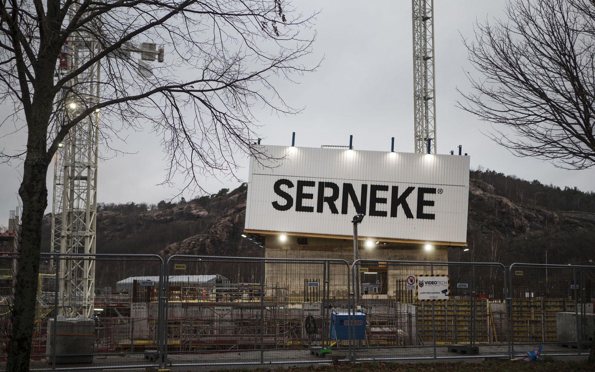 Under onsdagen hängde den så kallade klätterformen snett under stora delar av dagen.