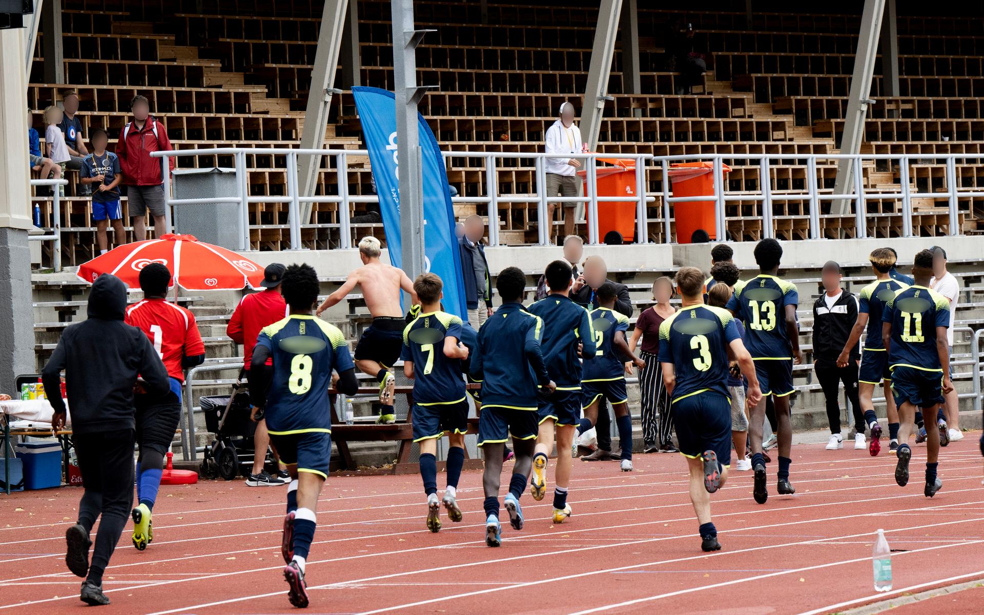 En Gothia Cup-match på Slottsskogvallen urartade under fredagen. 