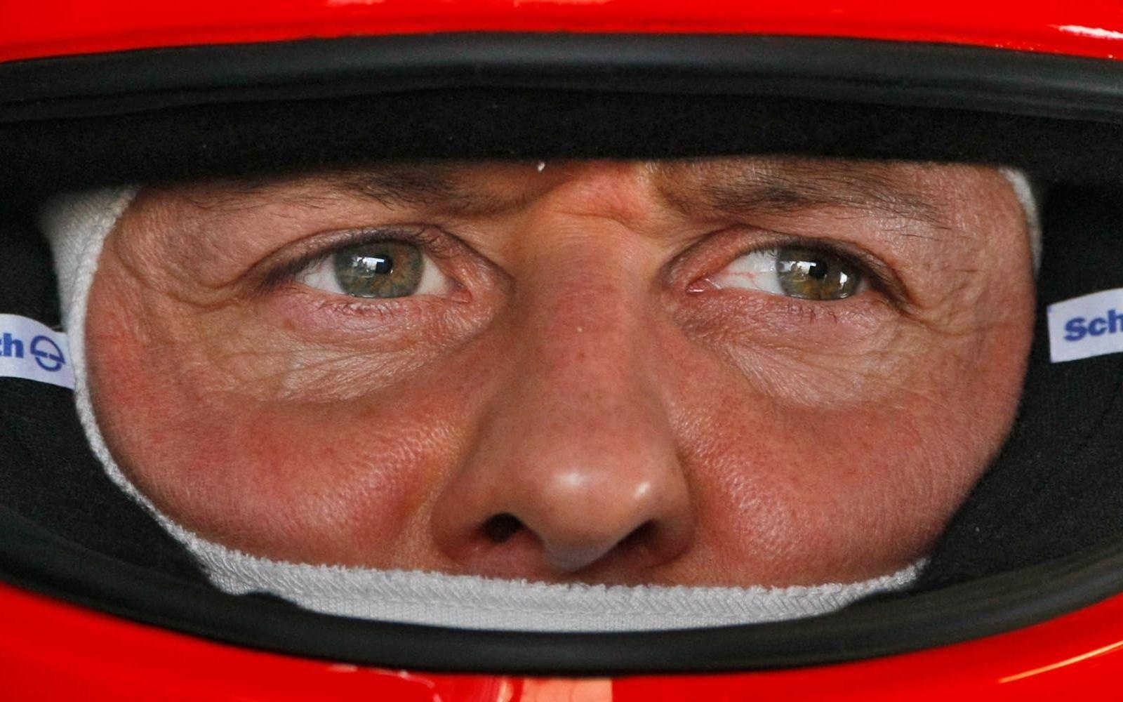 Det senaste numret ger sken av att man intervjuat Schumacher för första gången sedan hans allvarliga skidolycka. I stället har man ”intervjuat” en AI-robot.