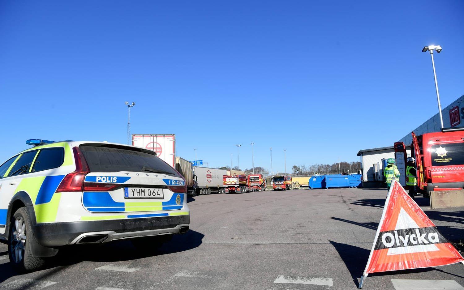 Kemdykare från räddningstjänsten ska arbeta med att samla in ämnet.