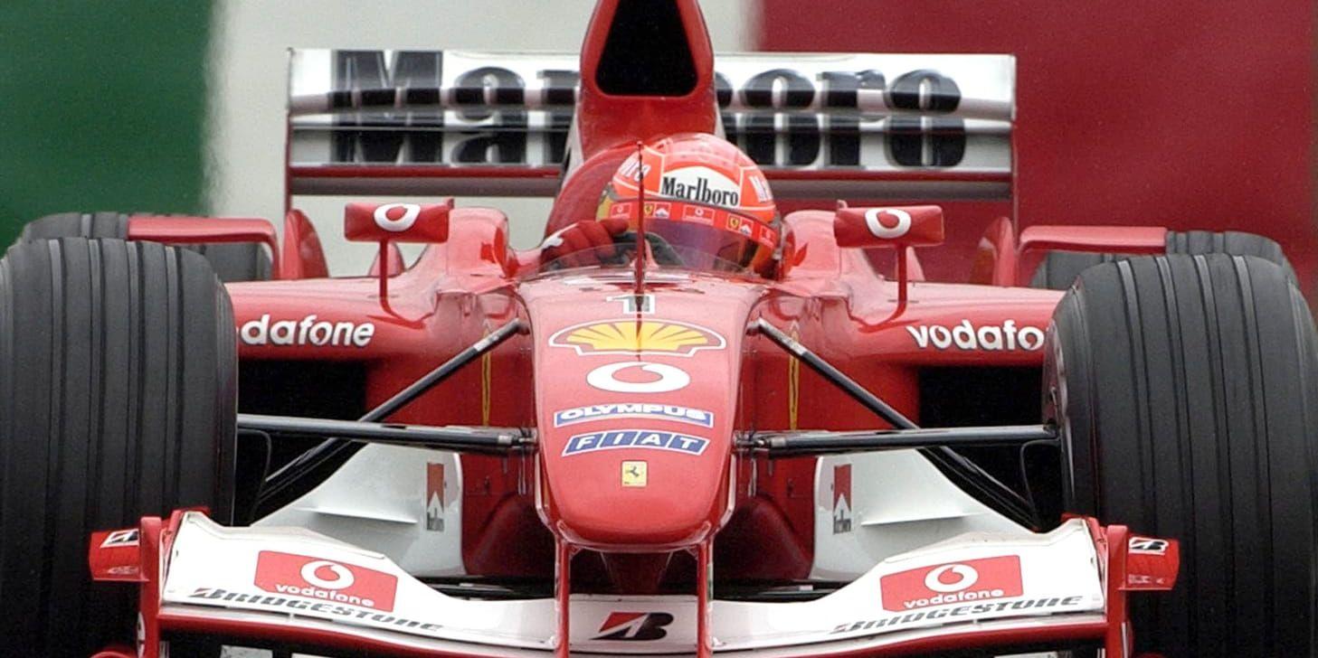 Michael Schumacher i den Ferrari han vann VM med 2003. I dag såldes bilen på auktion för 140 miljoner kronor. Arkivbild.