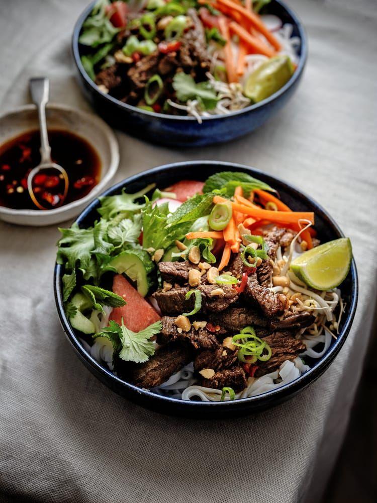 Asiatisk nudelsallad med entrecote.