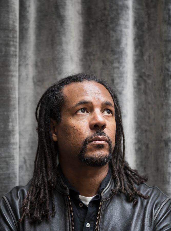 STOCKHOLM 20170829 
Den amerikanske författaren Colson Whitehead porträtterad under sitt besök i Stockholm. Hans bok "Den underjordiska järnvägen" belönades med National Book Award. 
Foto: Vilhelm Stokstad / TT / Kod 11370 