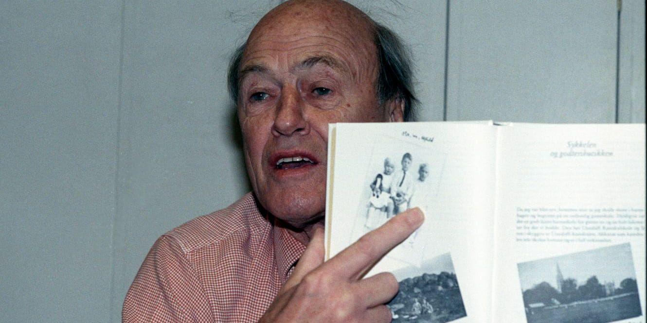 Roald Dahl hade en vildsint och fantastisk egenart som författare, menar Stina Nylén. Här presenterar han den norska översättningen av ”Matilda”. 