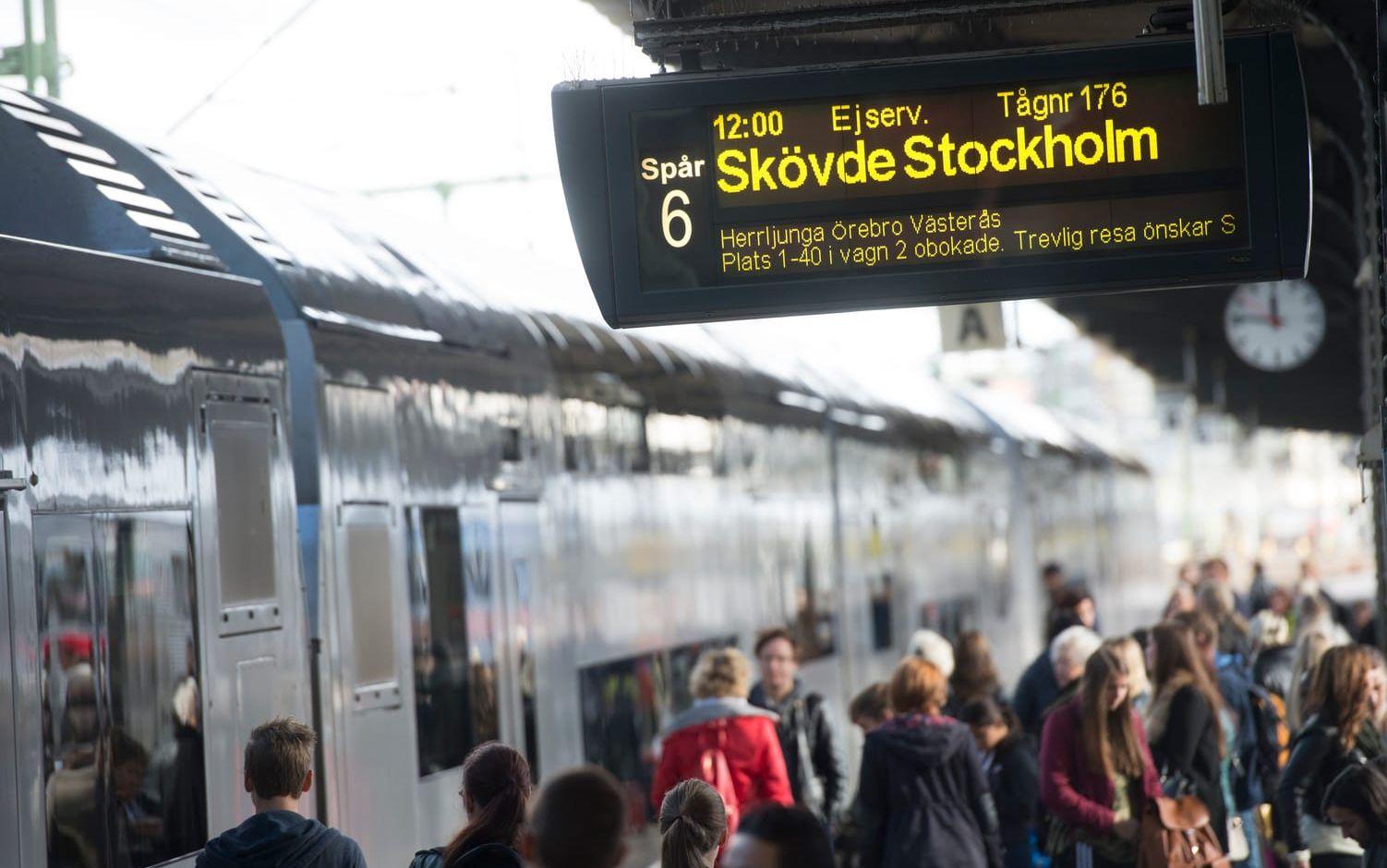 Arkivbild. Tågtrafiken mellan Göteborg och Stockholm kommer kraftigt att minskas från 2025 på grund av underhåll. Ett ideologiskt järnvägshaveri, menar Lars Henriksson.